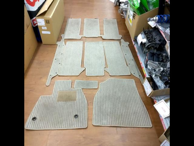 Unknown Manufacturer
Toyota Voxy/90 series
Floor mat