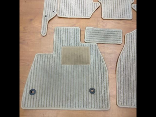 Unknown Manufacturer
Toyota Voxy/90 series
Floor mat
