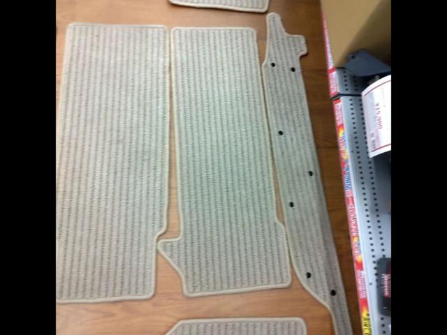 Unknown Manufacturer
Toyota Voxy/90 series
Floor mat