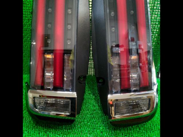 TOYOTA
Genuine tail lens
80 series Noah / late Voxy