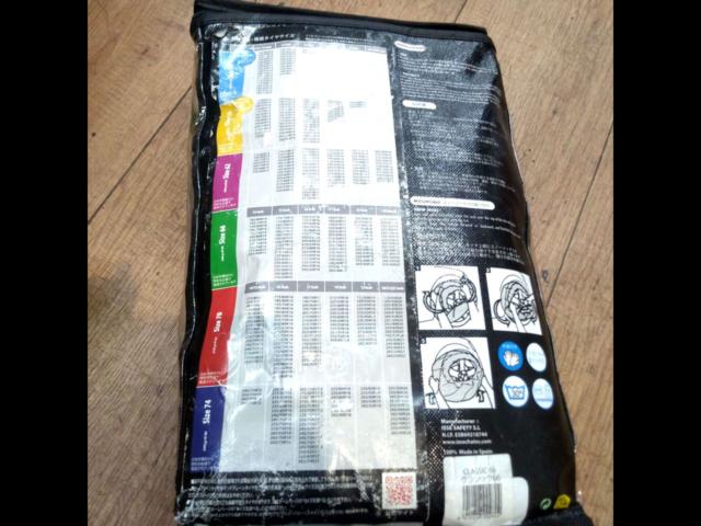 ISSE
SNOW
SOCKS/Fabric Chain
Size: 66