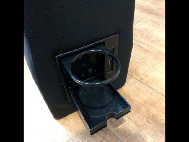 Unknown Manufacturer
Center console
Serena/C28