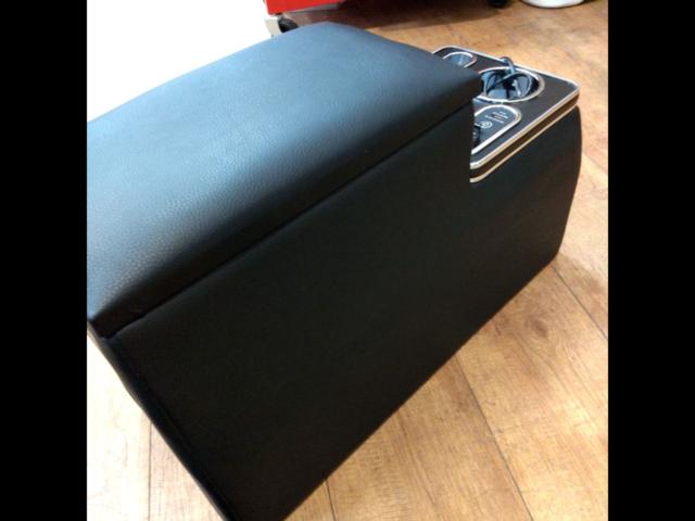 Unknown Manufacturer
Center console
Serena/C28