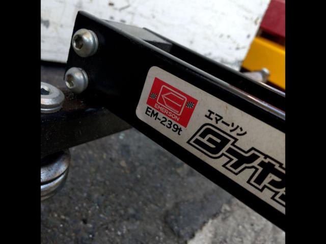 Emerson
Tire lifter
Kurupita round
EM-239t