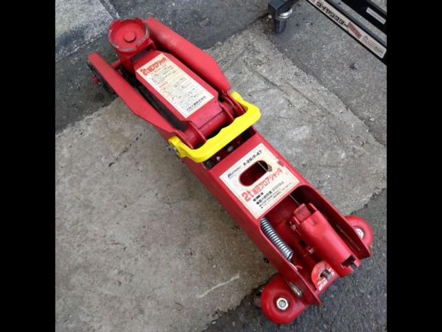 Meltec
F-26 / F-47
2t hydraulic floor jack