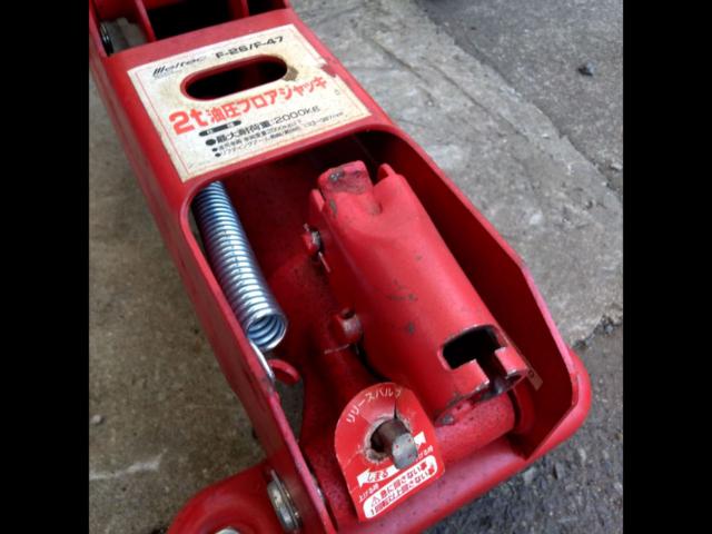 Meltec
F-26 / F-47
2t hydraulic floor jack