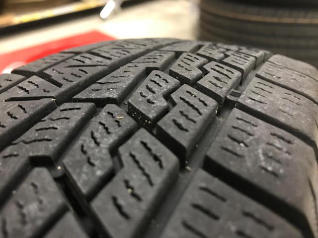 BRIDGESTONE (Bridgestone)
FEID (fade)
KD6
+
YOKOHAMA (Yokohama)
iceGUARD
iG70