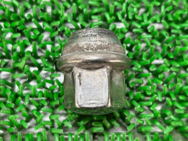 M14/P1.5 Chrysler
Genuine wheel nut 20 pieces set