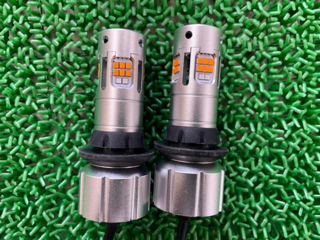 【T20/ブルー/ホワイト】メーカー不明 2色切替LEDウインカーバルブ