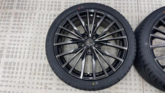 【プリウス等♪新品タイヤ付き♪】AXEL REDIRE   + KENDA KR20 225/40R18 92H