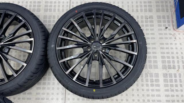 【プリウス等♪新品タイヤ付き♪】AXEL REDIRE   + KENDA KR20 225/40R18 92H