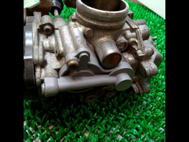 Genuine carburetor SR400
Removed from the 1994 model.