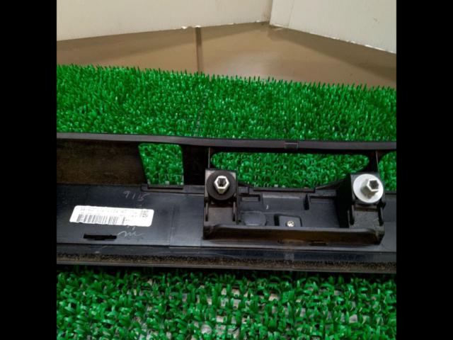 Honda
N-BOX
JF3 / JF4
Original rear gate garnish