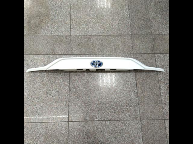 トヨタ RAV4 純正バックドアガーニッシュ