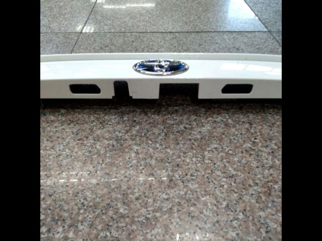 トヨタ RAV4 純正バックドアガーニッシュ