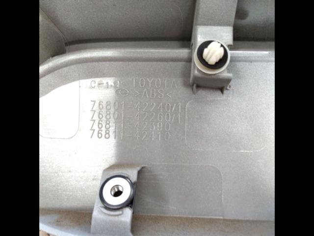 トヨタ RAV4 純正バックドアガーニッシュ