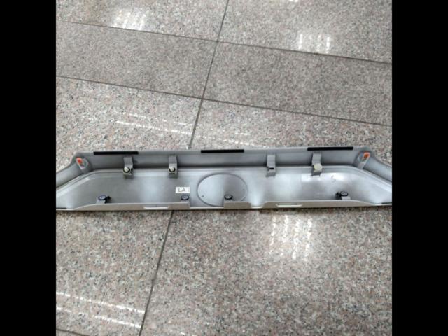 トヨタ RAV4 純正バックドアガーニッシュ