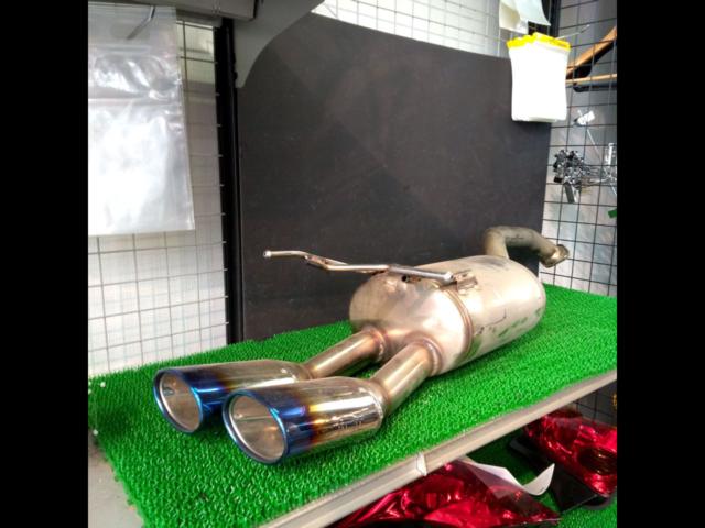 GANADOR
Right double muffler
RV5/Vezel