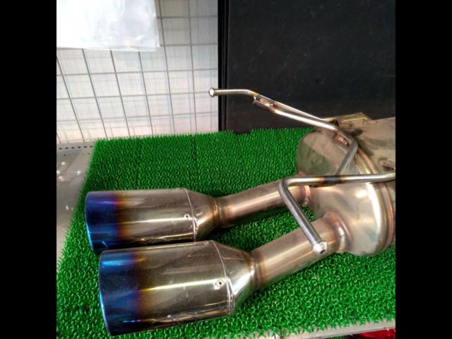 GANADOR
Right double muffler
RV5/Vezel