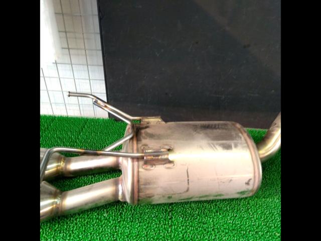 GANADOR
Right double muffler
RV5/Vezel