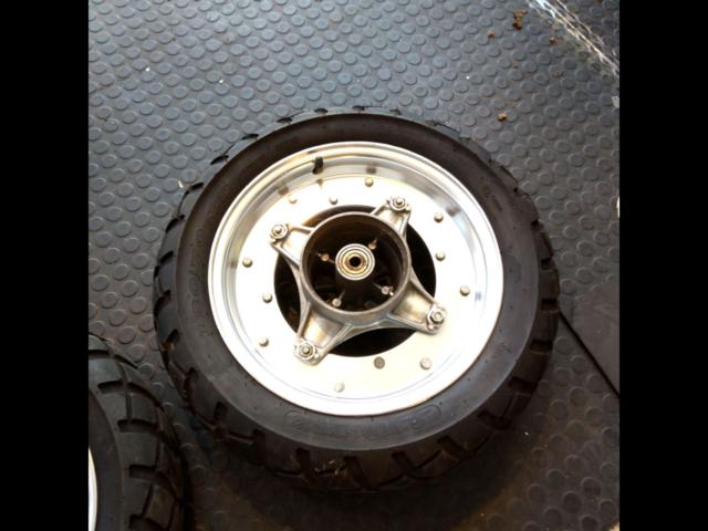 Unknown Manufacturer
Aluminum
Front and rear wheel
Set Ape/50/ASC16