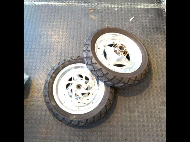 Unknown Manufacturer
Aluminum
Front and rear wheel
Set Ape/50/ASC16