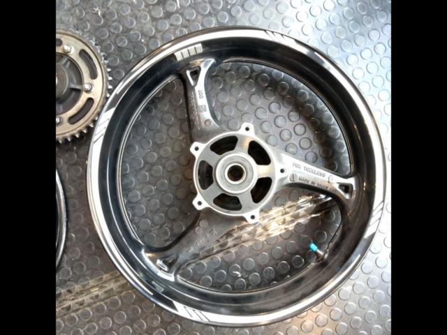 Genuine Suzuki front and rear wheel set
GSX1300R Hayabusa (GX72)
