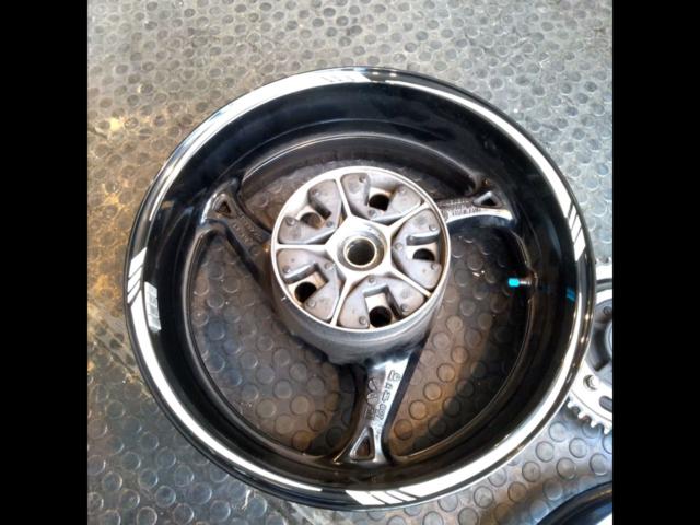 Genuine Suzuki front and rear wheel set
GSX1300R Hayabusa (GX72)