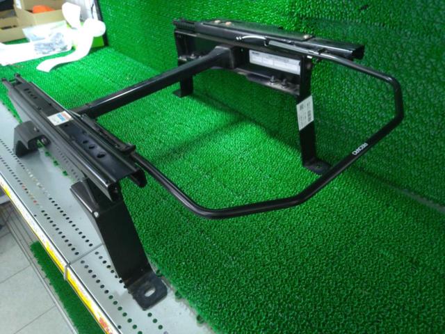 ※ RH side
RECARO
Seat rails for Stepwagon/RK1･2