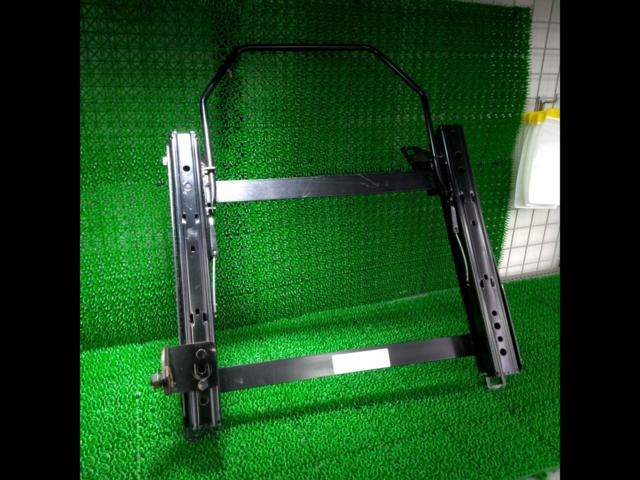 misty
Bottom-mount seat rails E12/Note