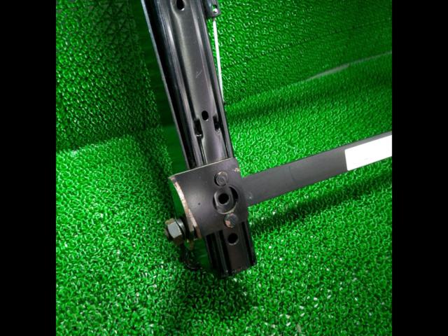 misty
Bottom-mount seat rails E12/Note