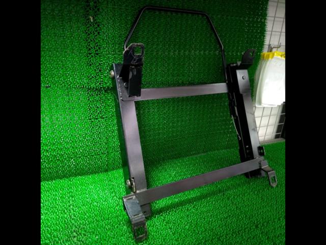 misty
Bottom-mount seat rails E12/Note