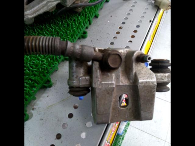 YAMAHA
Genuine rear brake caliper & master
TZR50R (4EU)