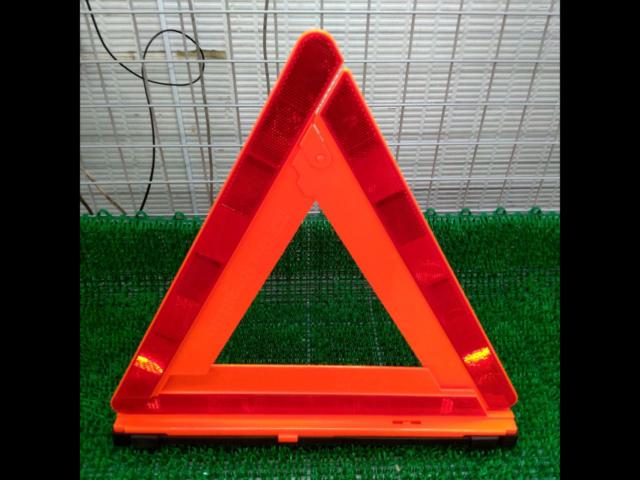 Bargain Triangle Warning Sign
6648
The reflective material on the main body has some scuffing.