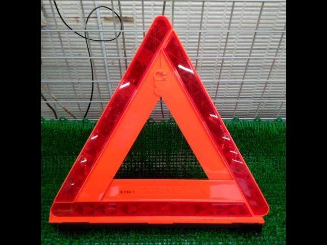 Defective Delta Sign Triangular Warning Sign RR-1900
The main body has cracks.