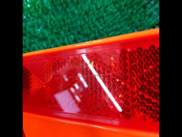 Defective Delta Sign Triangular Warning Sign RR-1900
The main body has cracks.