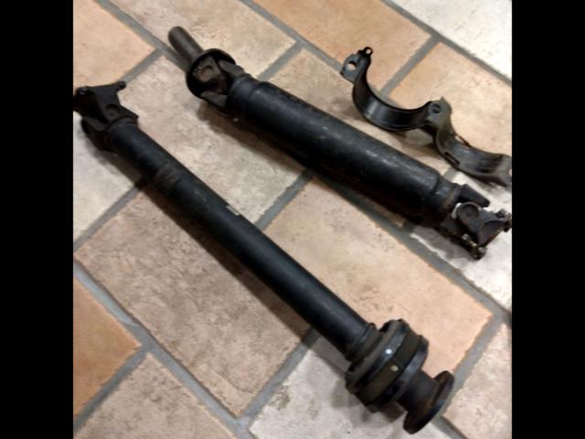 Silvia (S14)
Nissan genuine
Propeller shaft
For AT/With ABS
Feel free to reuse it.