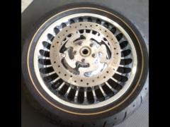Harley-Davidson Touring
FLH
Front wheel