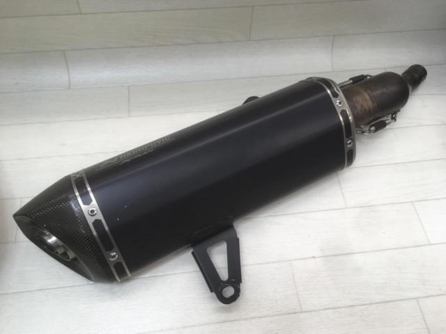 AKRAPOVIC
Genuine european yamaha
Slip-on silencer
XMAX