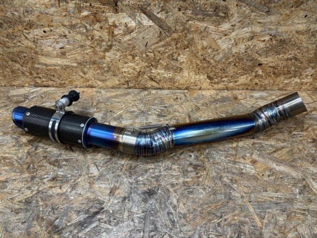 MAVERICK
Carbon silencer
General-purpose silencer
(Mv1type
??) + Yuuki Tech one-off pipe
■ Used with ZRX2