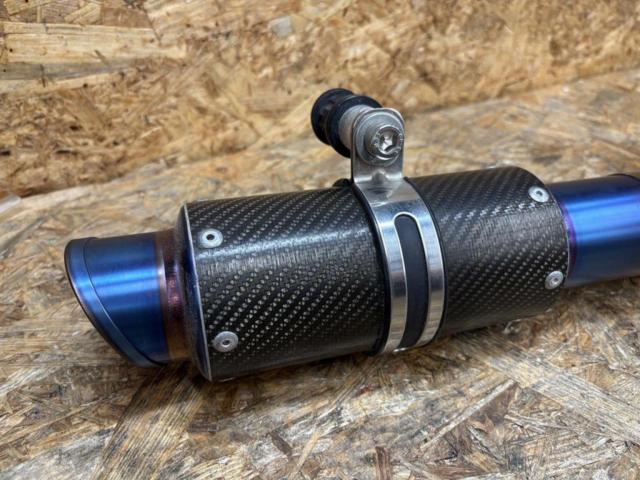 MAVERICK
Carbon silencer
General-purpose silencer
(Mv1type
??) + Yuuki Tech one-off pipe
■ Used with ZRX2