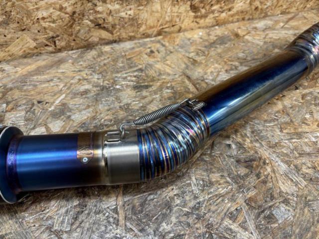 MAVERICK
Carbon silencer
General-purpose silencer
(Mv1type
??) + Yuuki Tech one-off pipe
■ Used with ZRX2