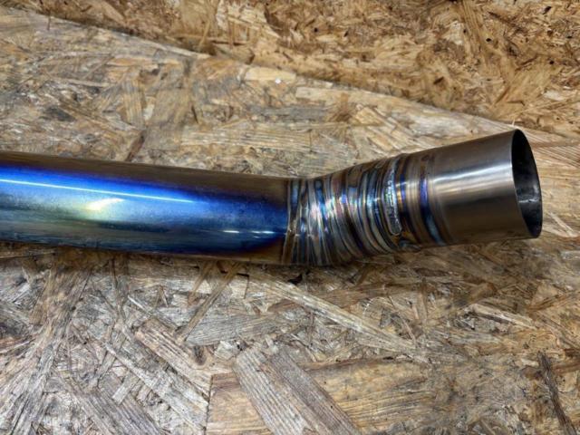 MAVERICK
Carbon silencer
General-purpose silencer
(Mv1type
??) + Yuuki Tech one-off pipe
■ Used with ZRX2