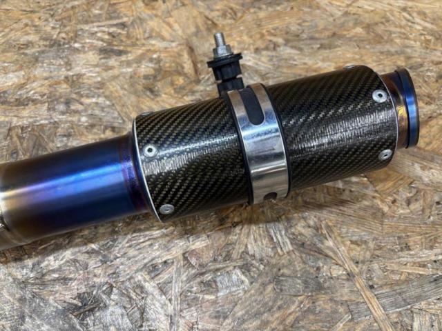 MAVERICK
Carbon silencer
General-purpose silencer
(Mv1type
??) + Yuuki Tech one-off pipe
■ Used with ZRX2