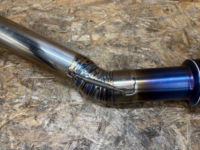 MAVERICK
Carbon silencer
General-purpose silencer
(Mv1type
??) + Yuuki Tech one-off pipe
■ Used with ZRX2