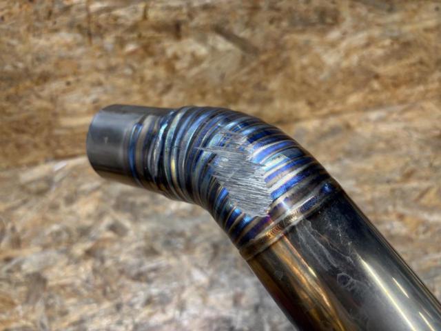 MAVERICK
Carbon silencer
General-purpose silencer
(Mv1type
??) + Yuuki Tech one-off pipe
■ Used with ZRX2