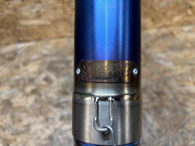 MAVERICK
Carbon silencer
General-purpose silencer
(Mv1type
??) + Yuuki Tech one-off pipe
■ Used with ZRX2