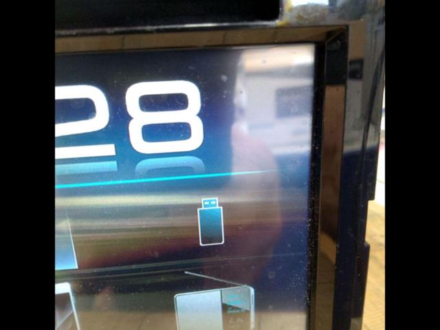 KENWOOD DDX4190BT (with minor defects)
6.2 inches monitor
CD/USB/iPod/Bluetooth Audio + Hands-free/MP3/WMA