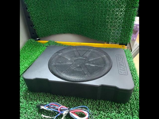 KICKER46HS10
Hideaway
Compact powered subwoofer
10 inches