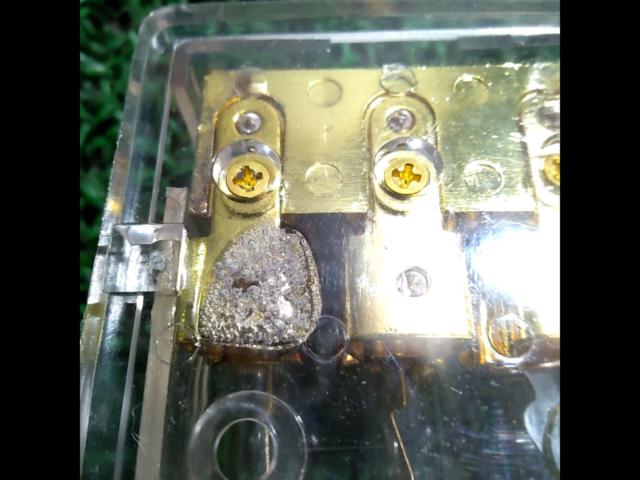 [Manufacturer unknown]
Fuse block